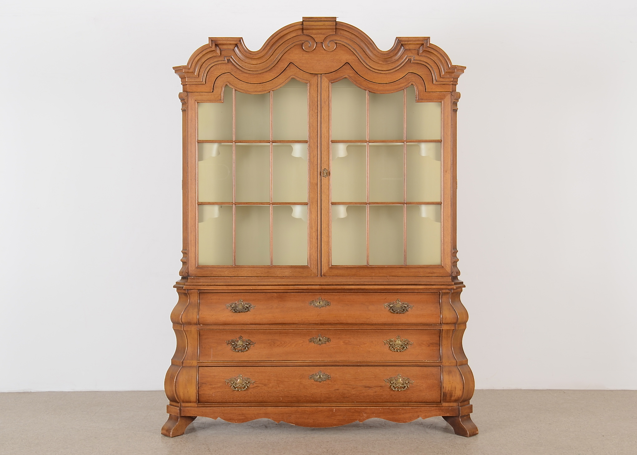 Henredon Viennese Collection China Cabinet