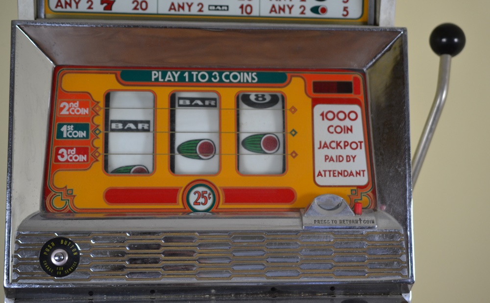 Vintage Triple 7's Slot Machine
