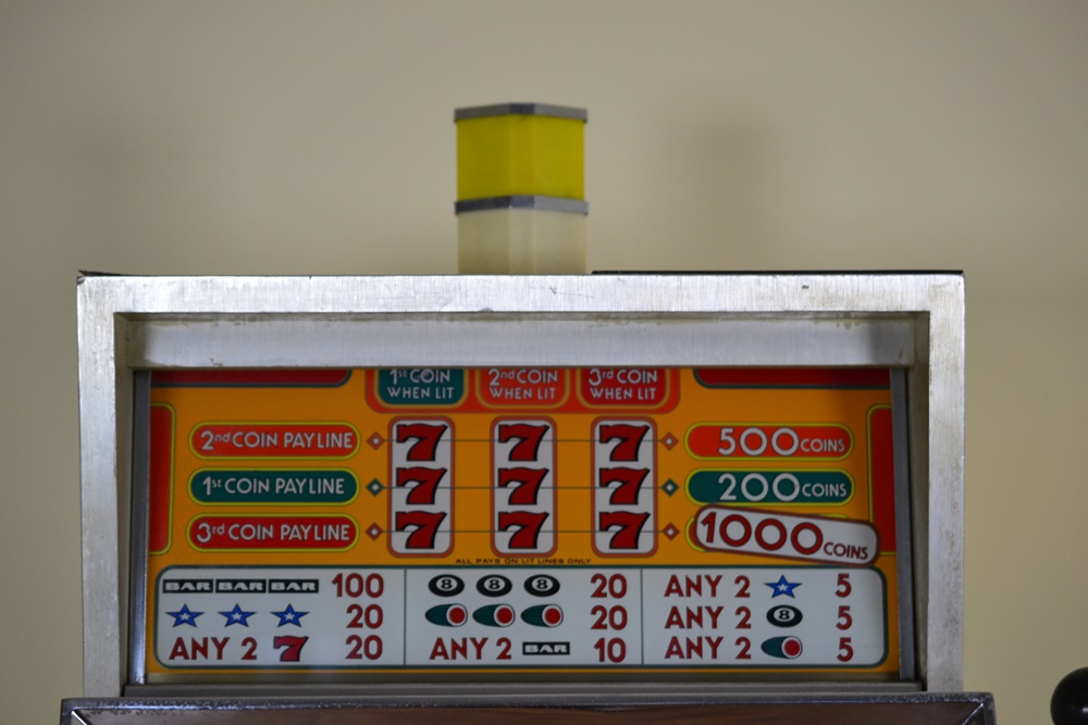 Vintage Triple 7's Slot Machine