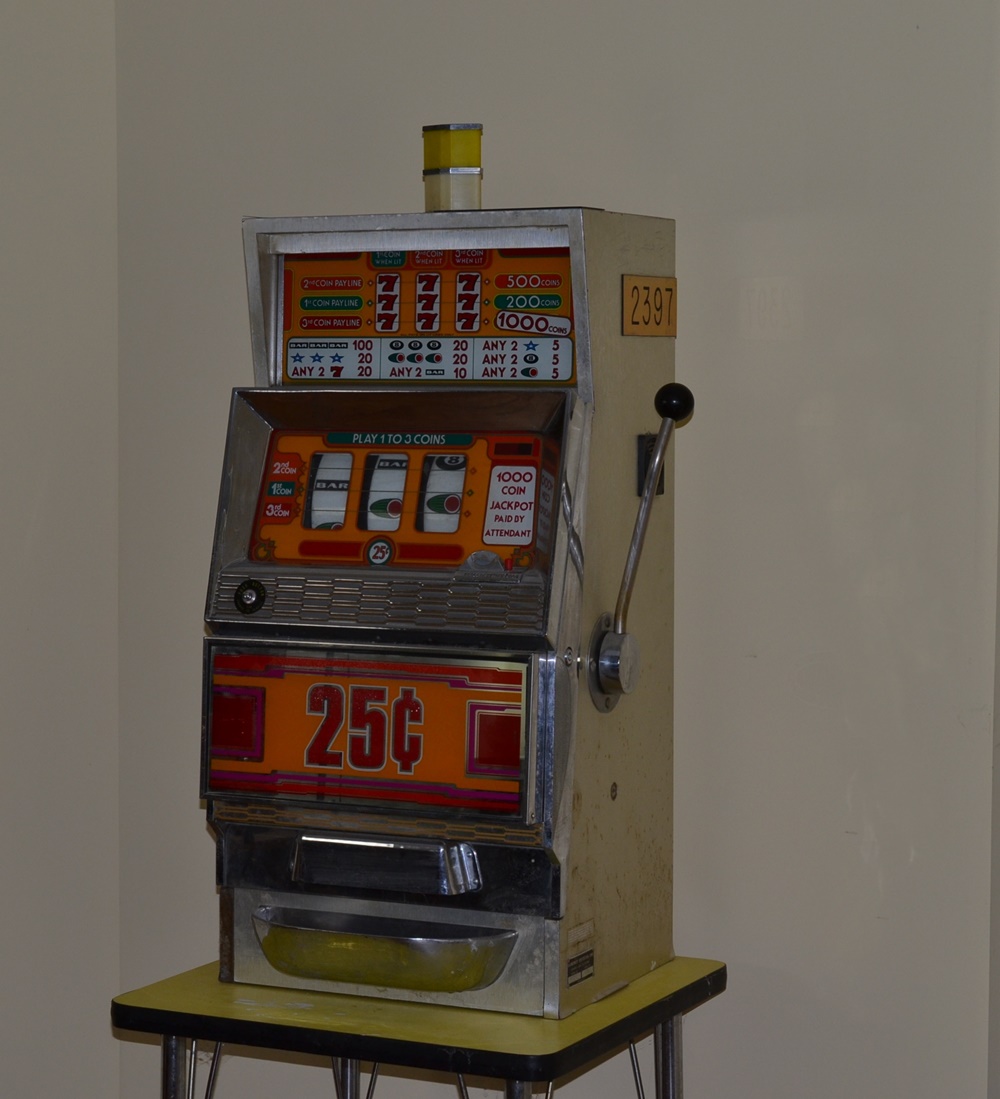 Vintage Triple 7's Slot Machine