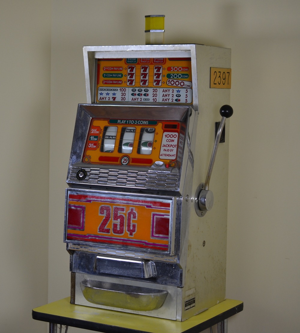 Vintage Triple 7's Slot Machine