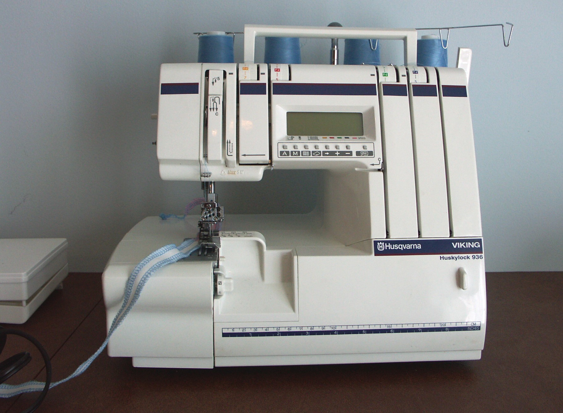 Husqvarna Viking Huskylock Model 936 Serger