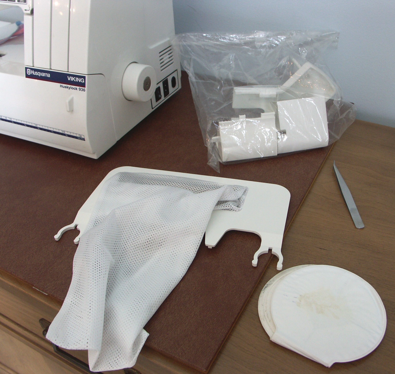 Husqvarna Viking Huskylock Model 936 Serger