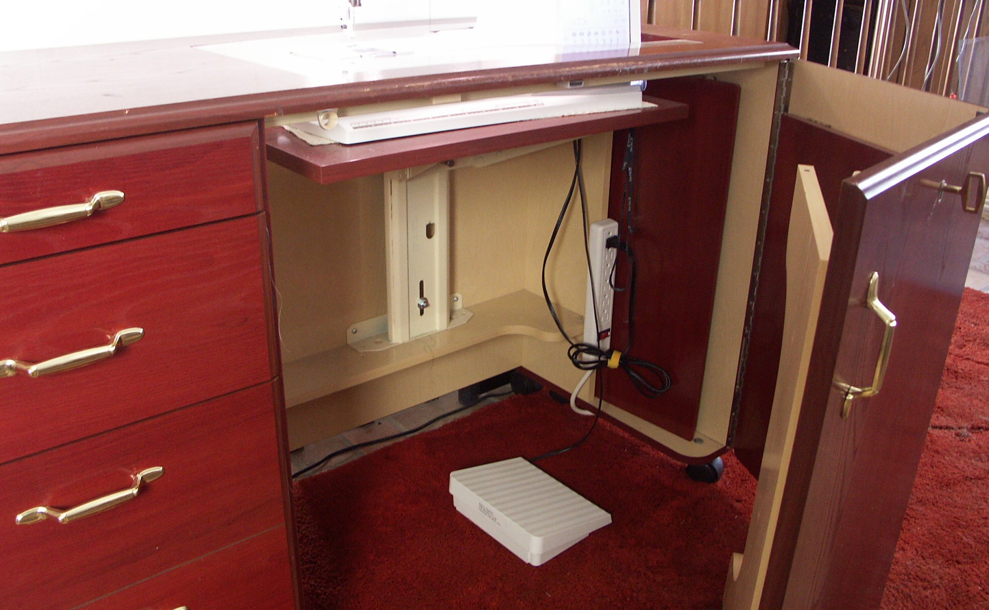 Husqvarna Viking Designer Diamond Sewing and Embroidery Machine and Accesories