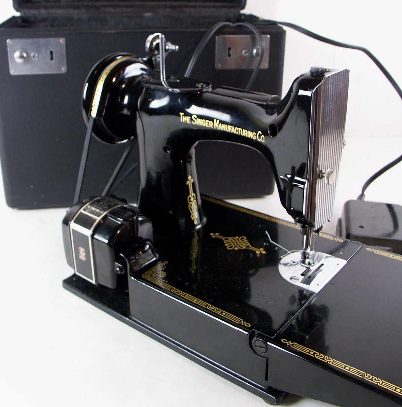 1950s Singer Feather Weight Sewing Machine and Case