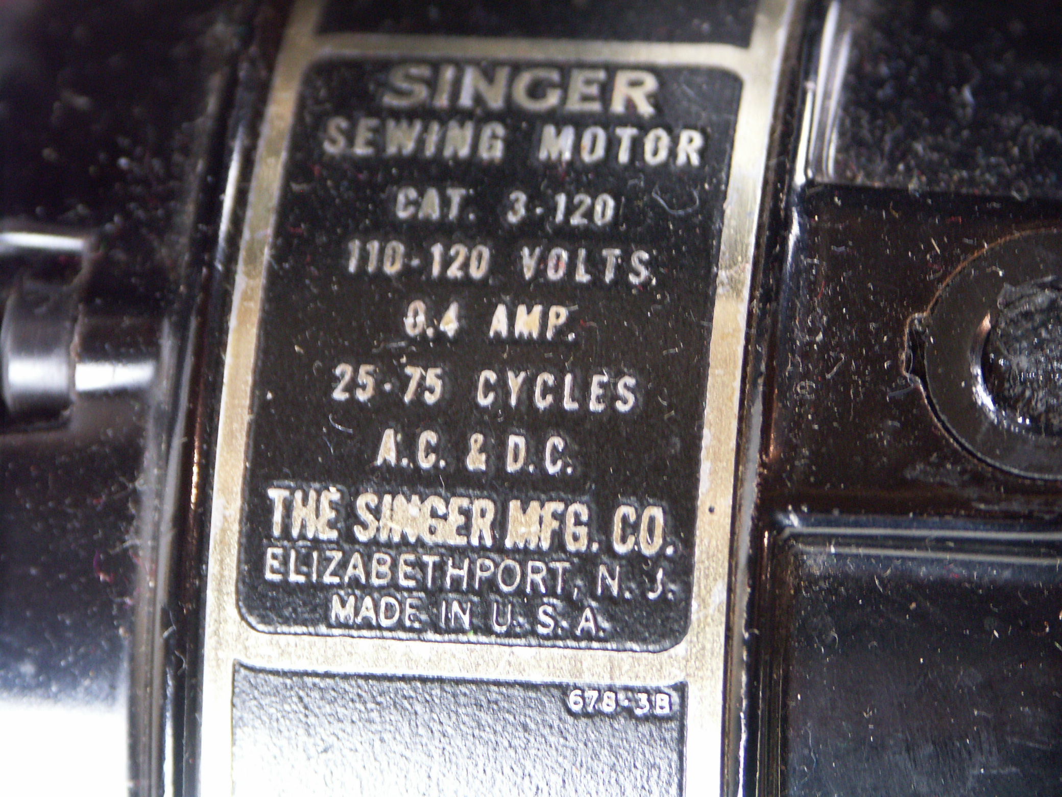 1950s Singer Feather Weight Sewing Machine and Case