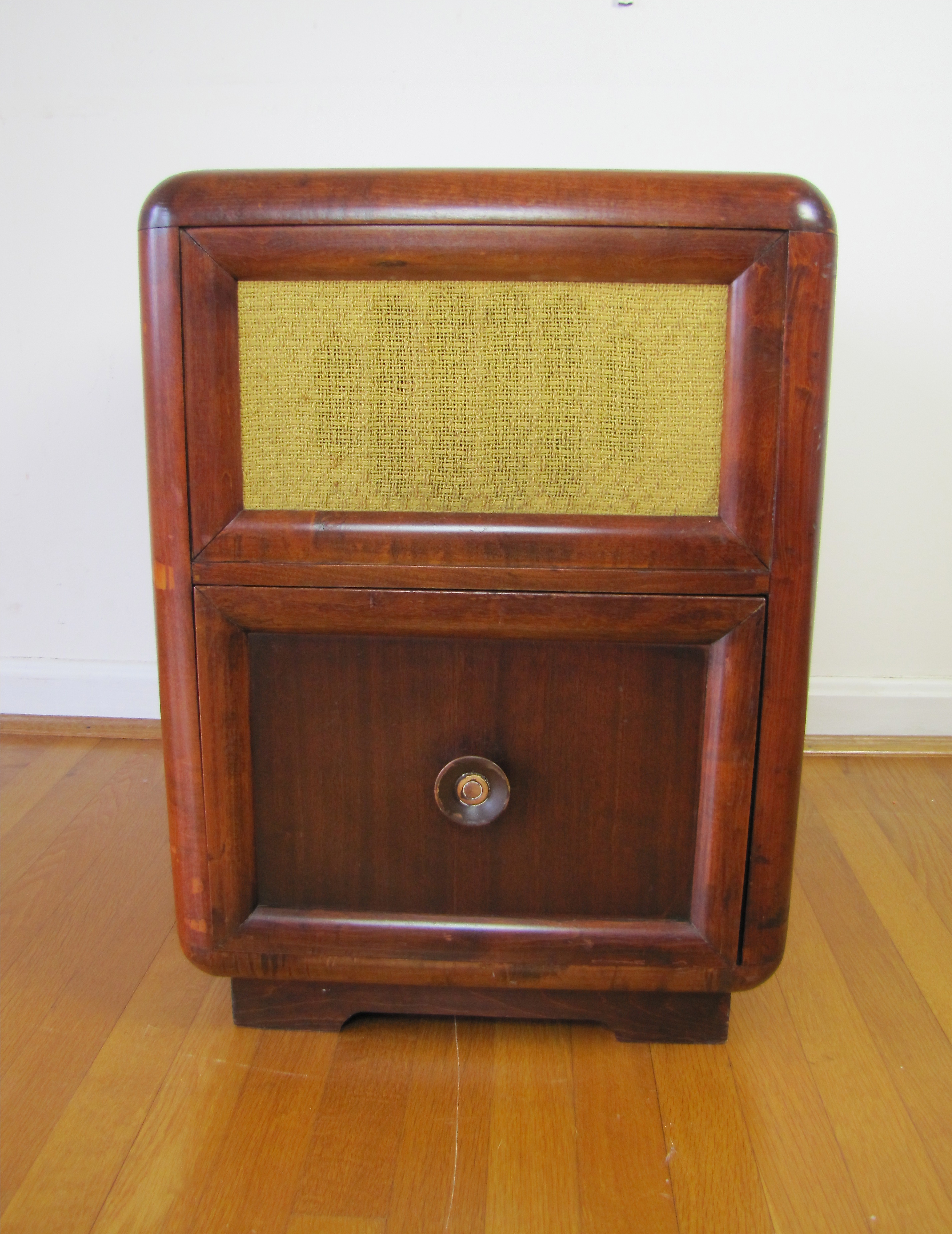 Howard Radio Company 1947 Chair Side Radio