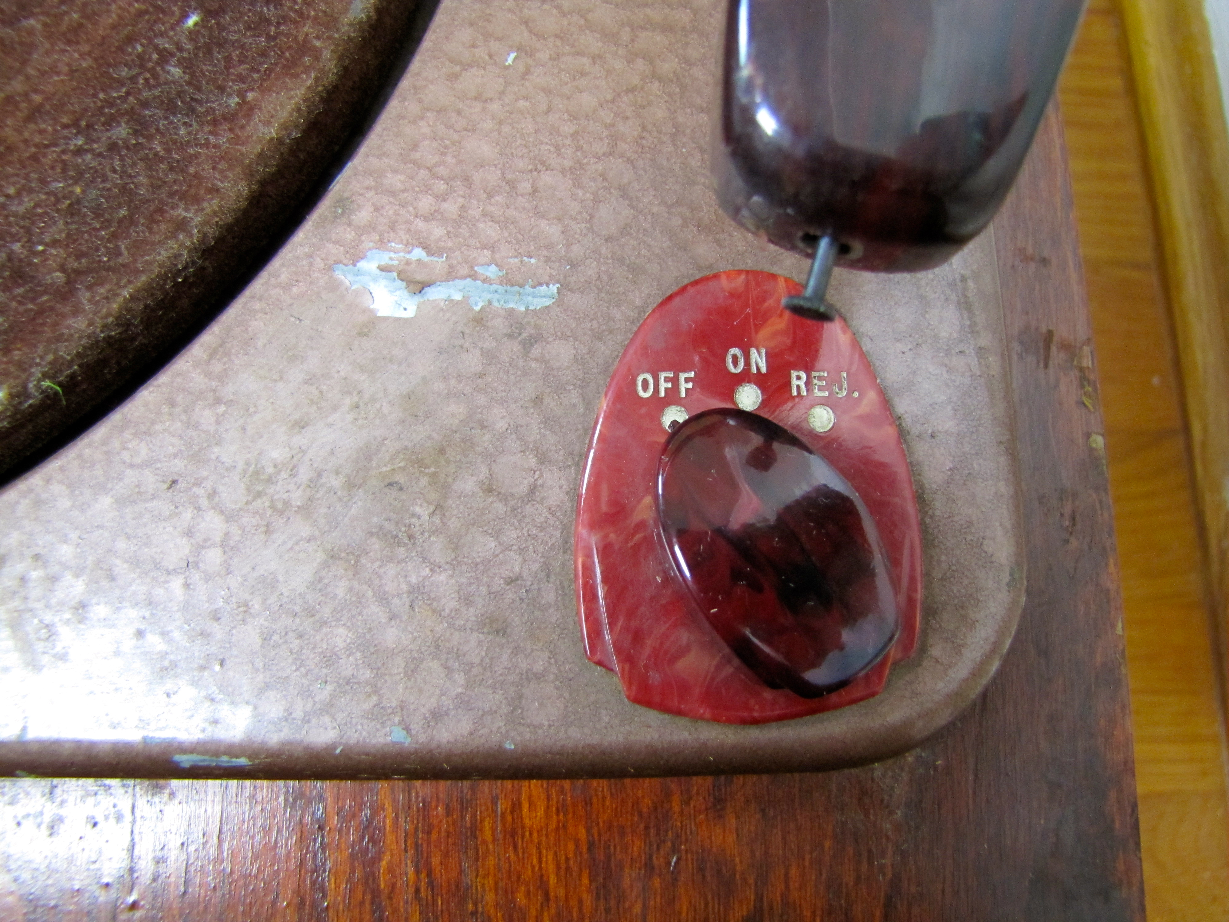 Howard Radio Company 1947 Chair Side Radio