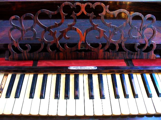 Circa 1860 Antique Rosewood Treat Lindsey & Co. Portable Melodeon