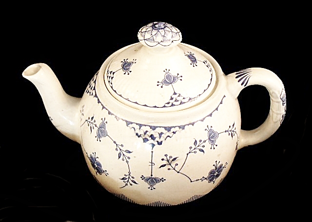 54-Piece Set of Dinnerware in Delft Blue Style in Vienna Woods Pattern