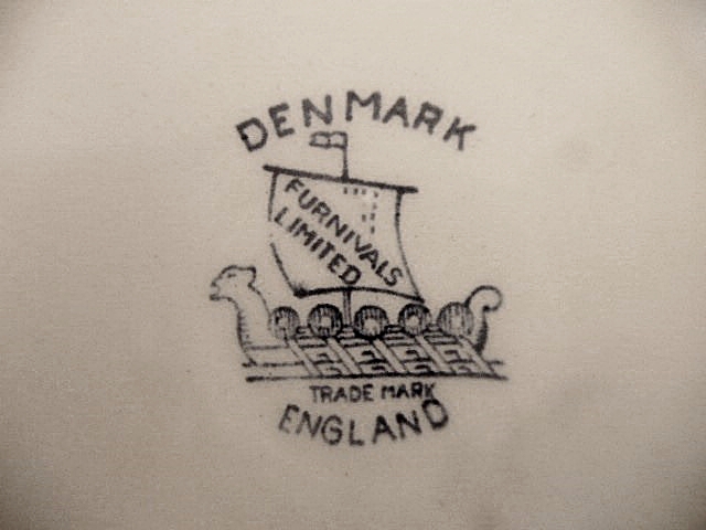 54-Piece Set of Dinnerware in Delft Blue Style in Vienna Woods Pattern