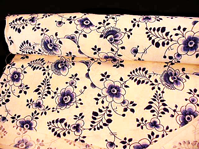 54-Piece Set of Dinnerware in Delft Blue Style in Vienna Woods Pattern