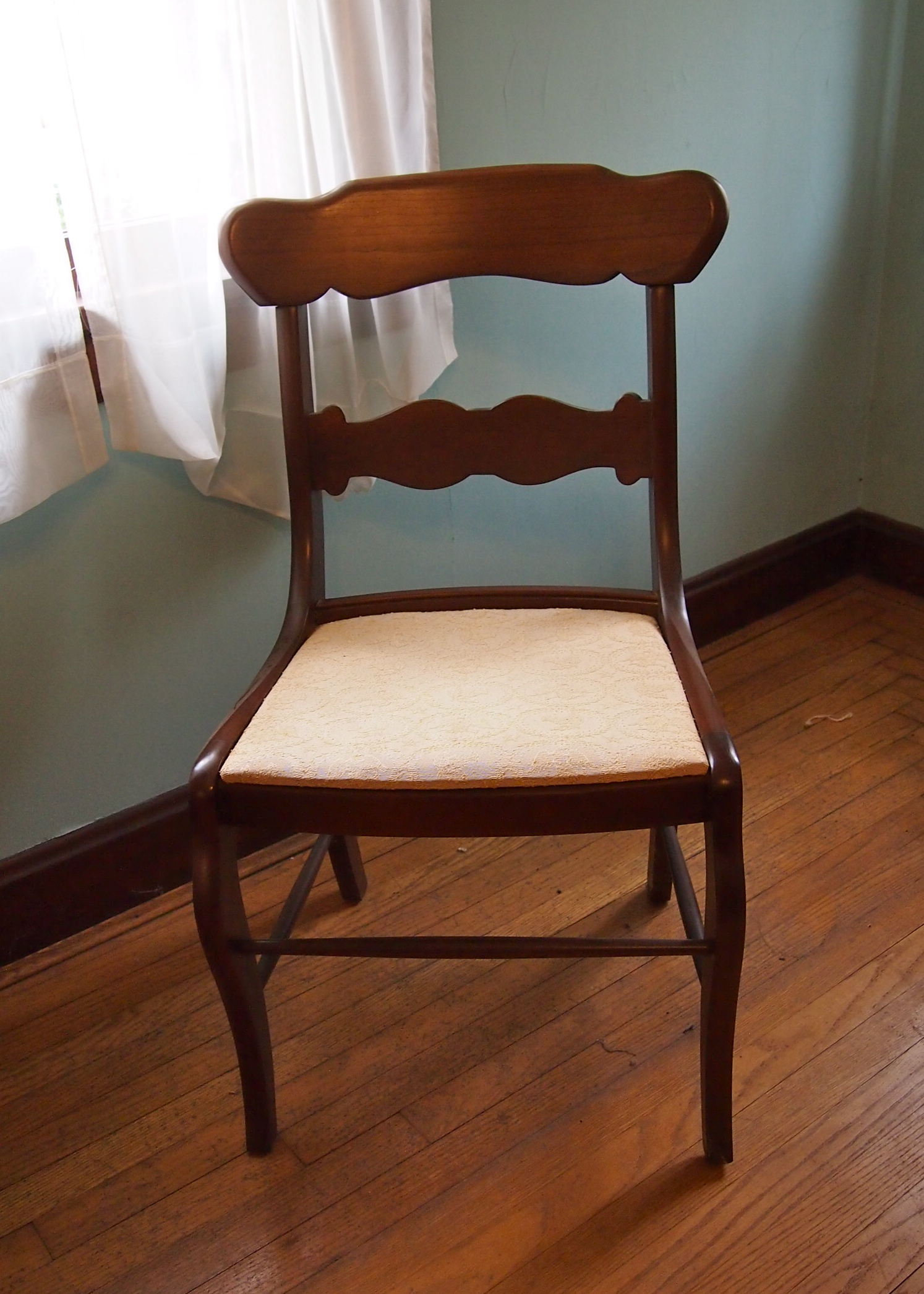 Ethan Allen Cherry Dining Table and Chairs