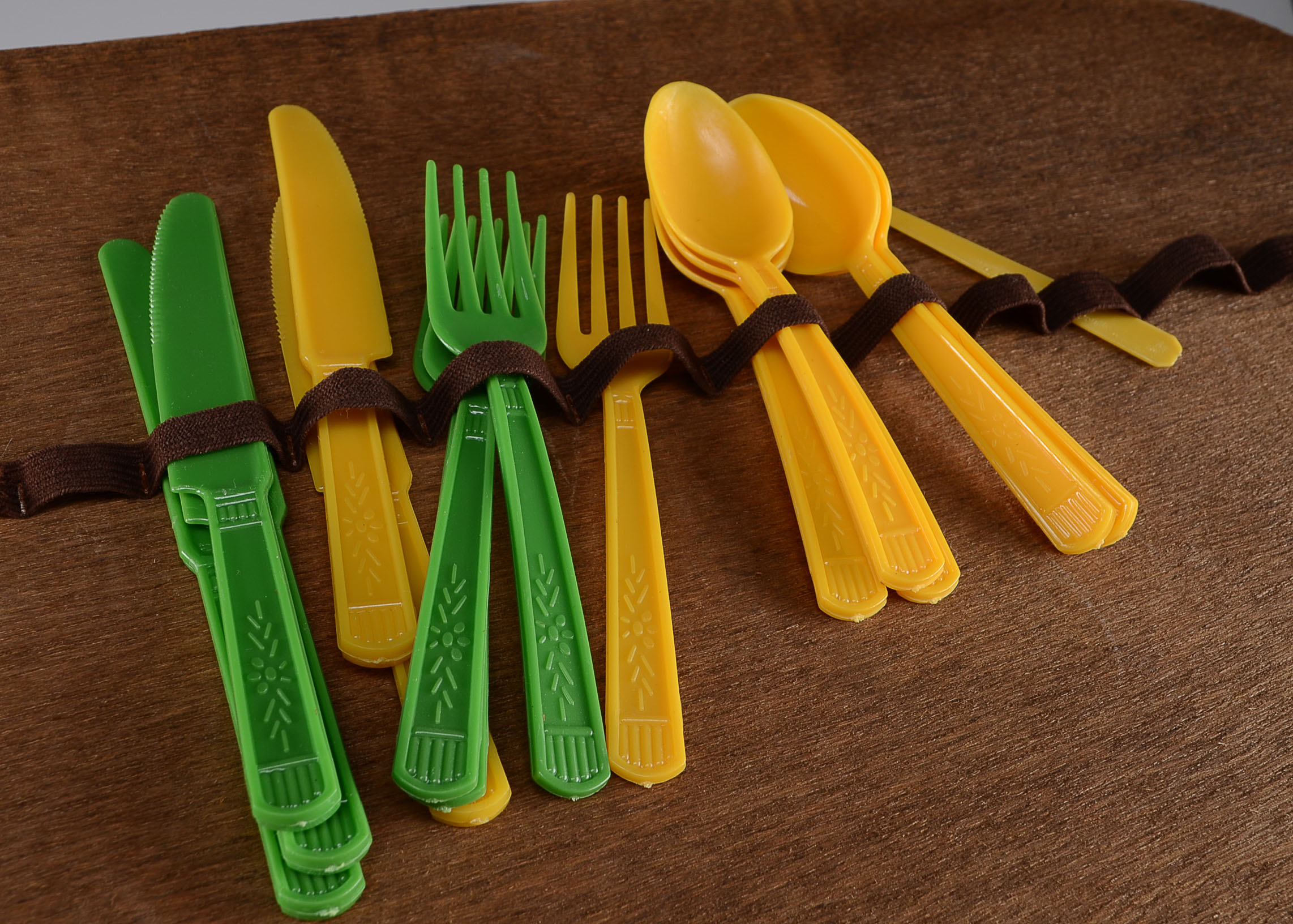 Mid 1960's Picnic Basket With Dishes