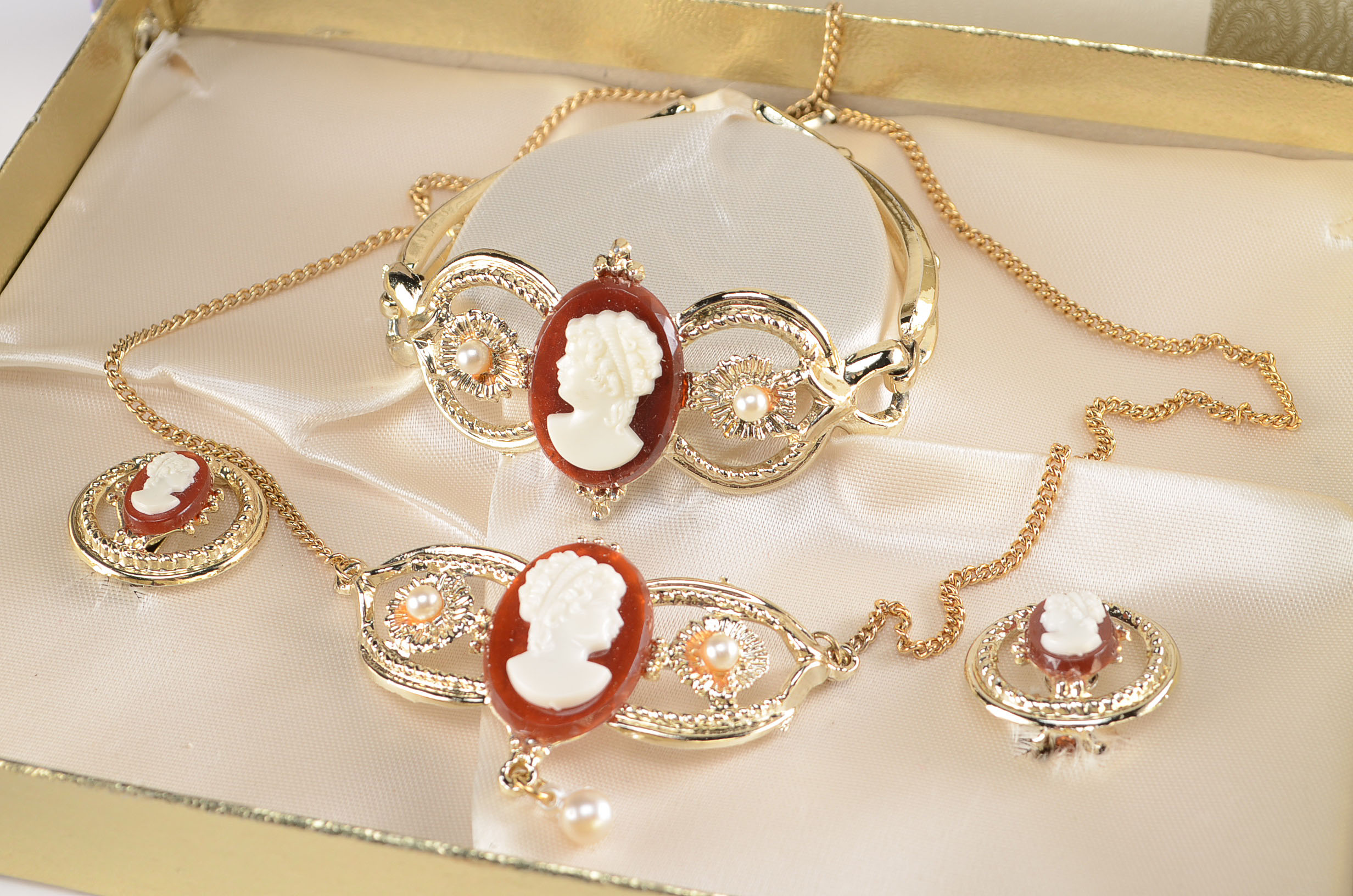 Treasure Trove of Vintage Women's Jewelry 