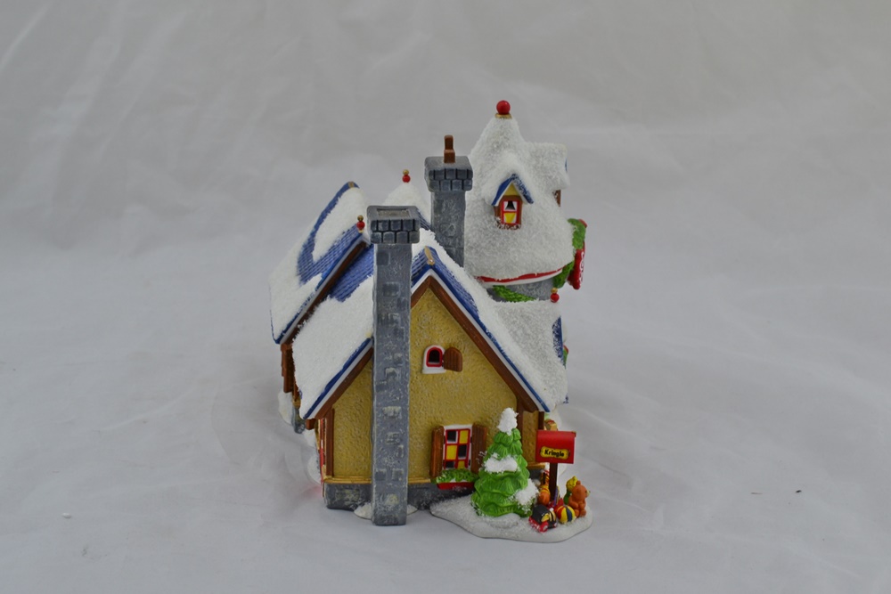 Department 56 Hand Painted "Kringle's Toy Shoppe" Village Piece