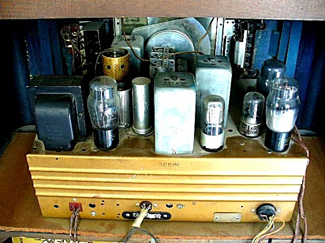 Art Deco Zenith Tube Radio Receiver Circa 1925-1940 in an Inlaid Oak Cabinet 