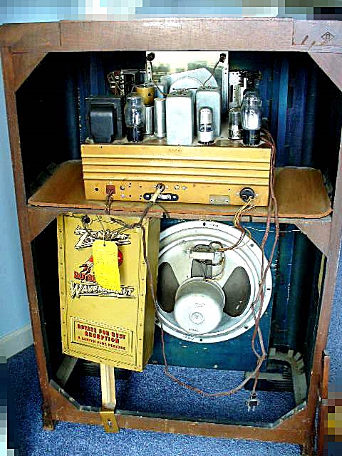 Art Deco Zenith Tube Radio Receiver Circa 1925-1940 in an Inlaid Oak Cabinet 