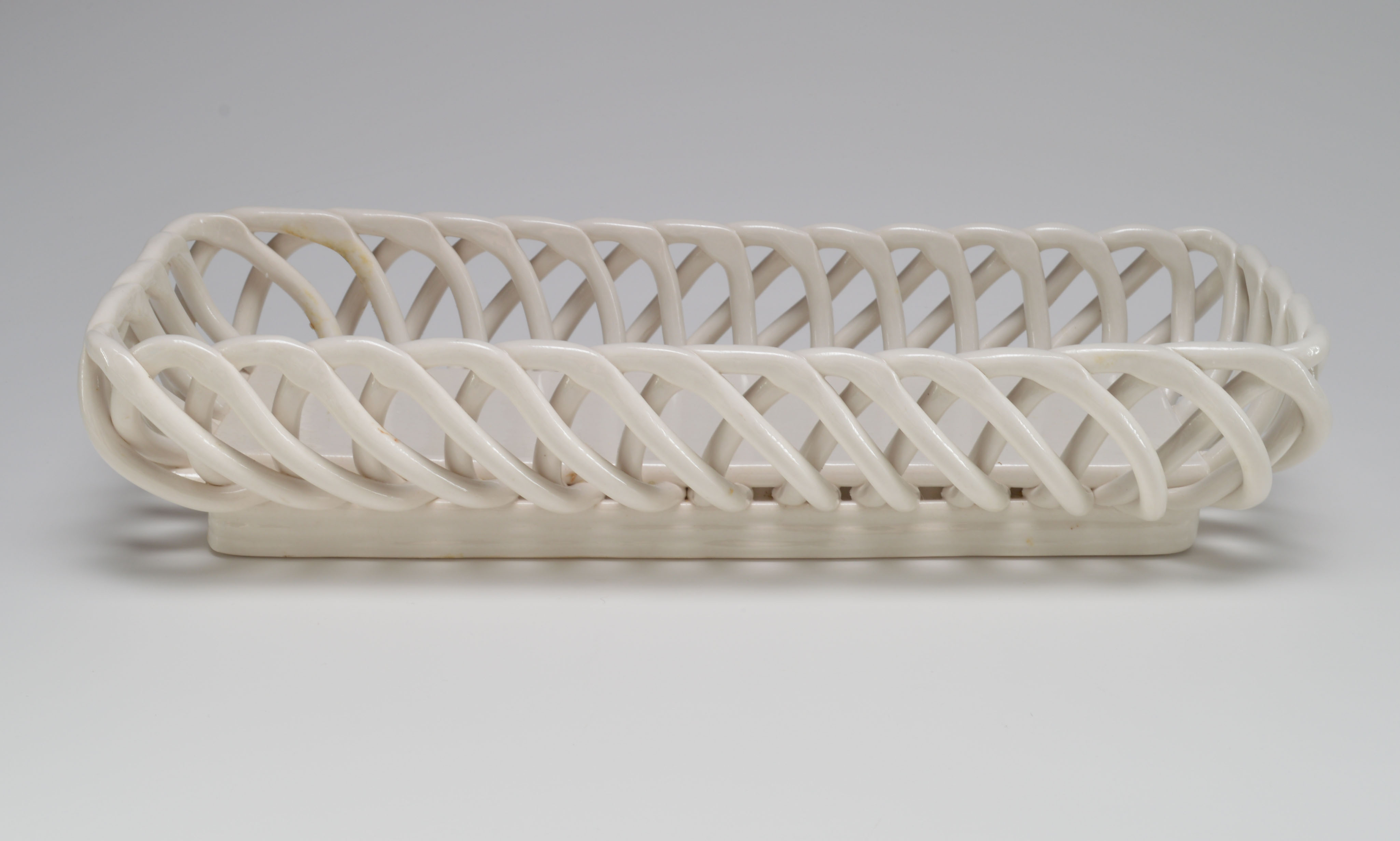 Mixed White Decorative Pieces