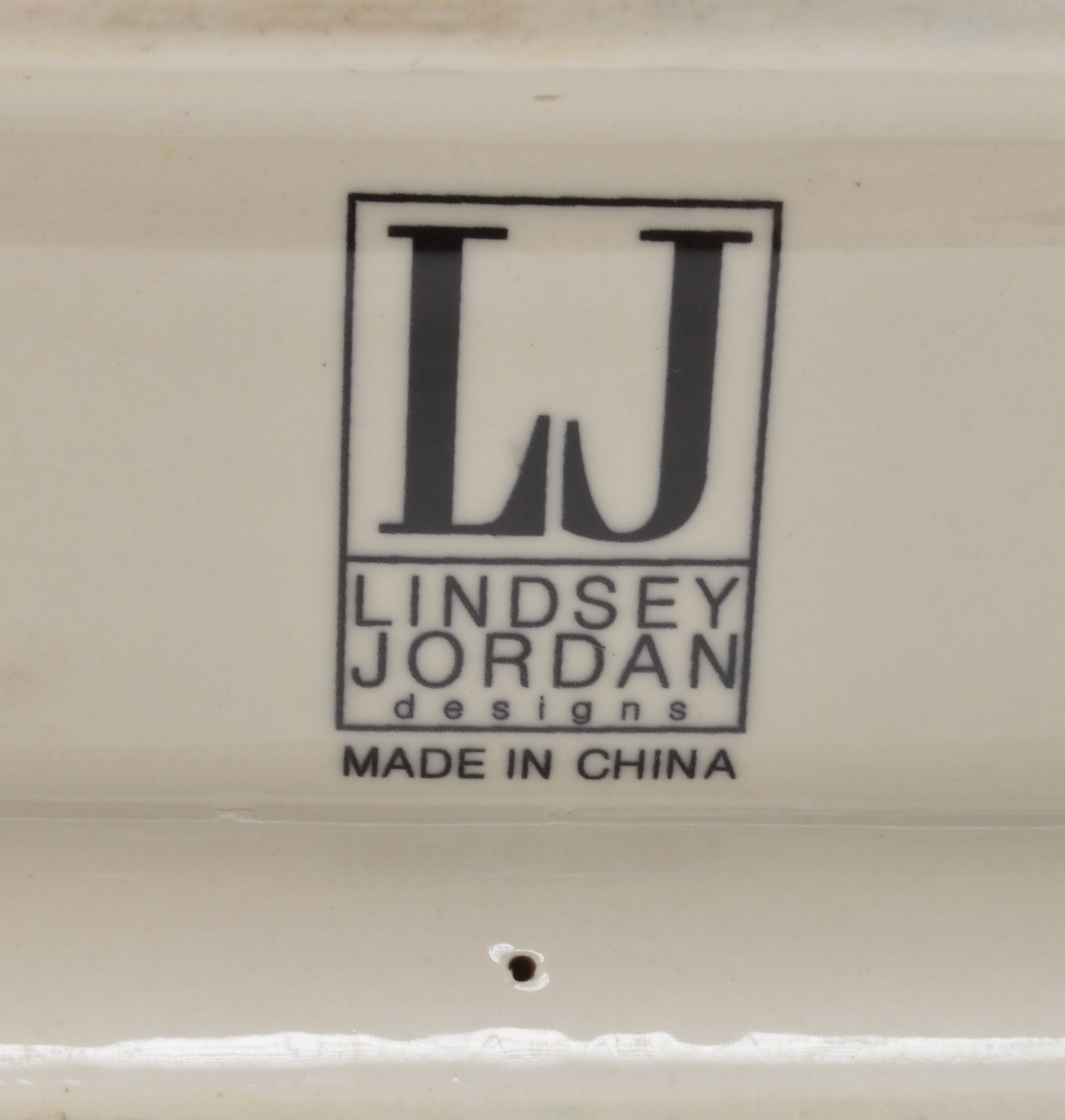 Mixed White Decorative Pieces