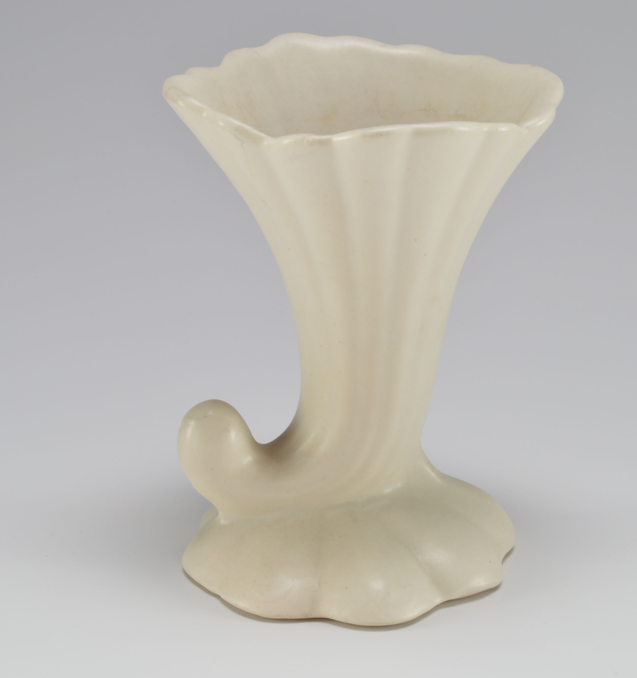 Mixed White Decorative Pieces