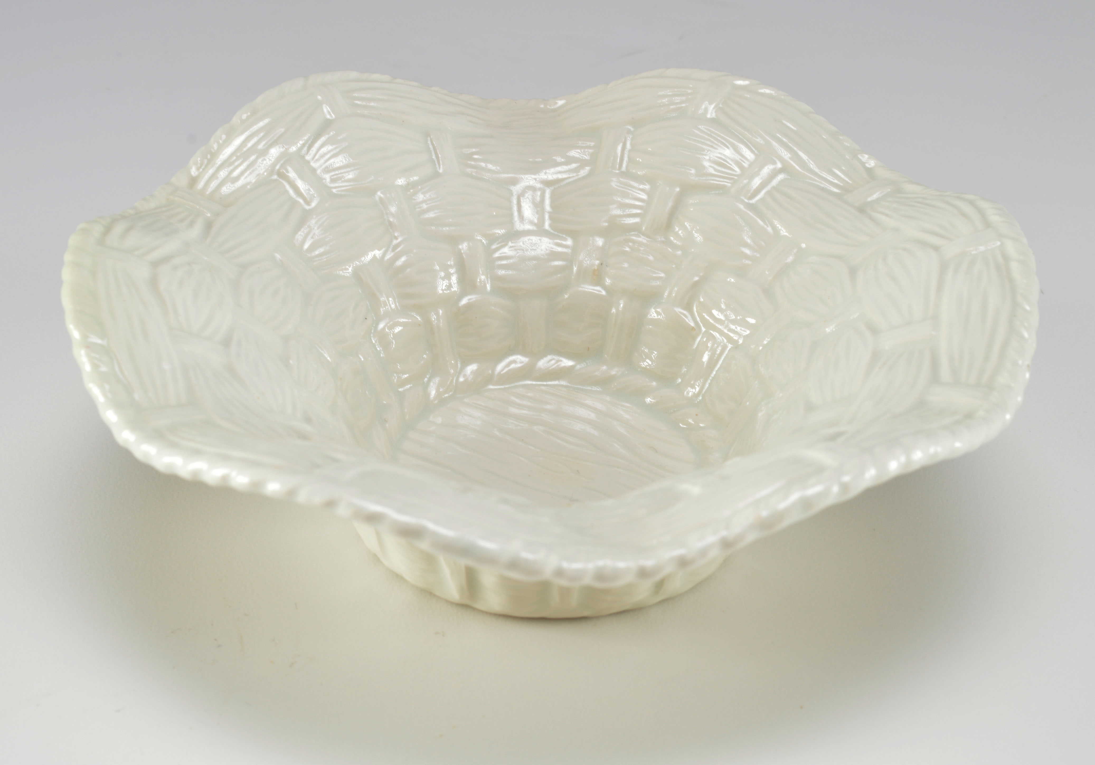 Mixed White Decorative Pieces