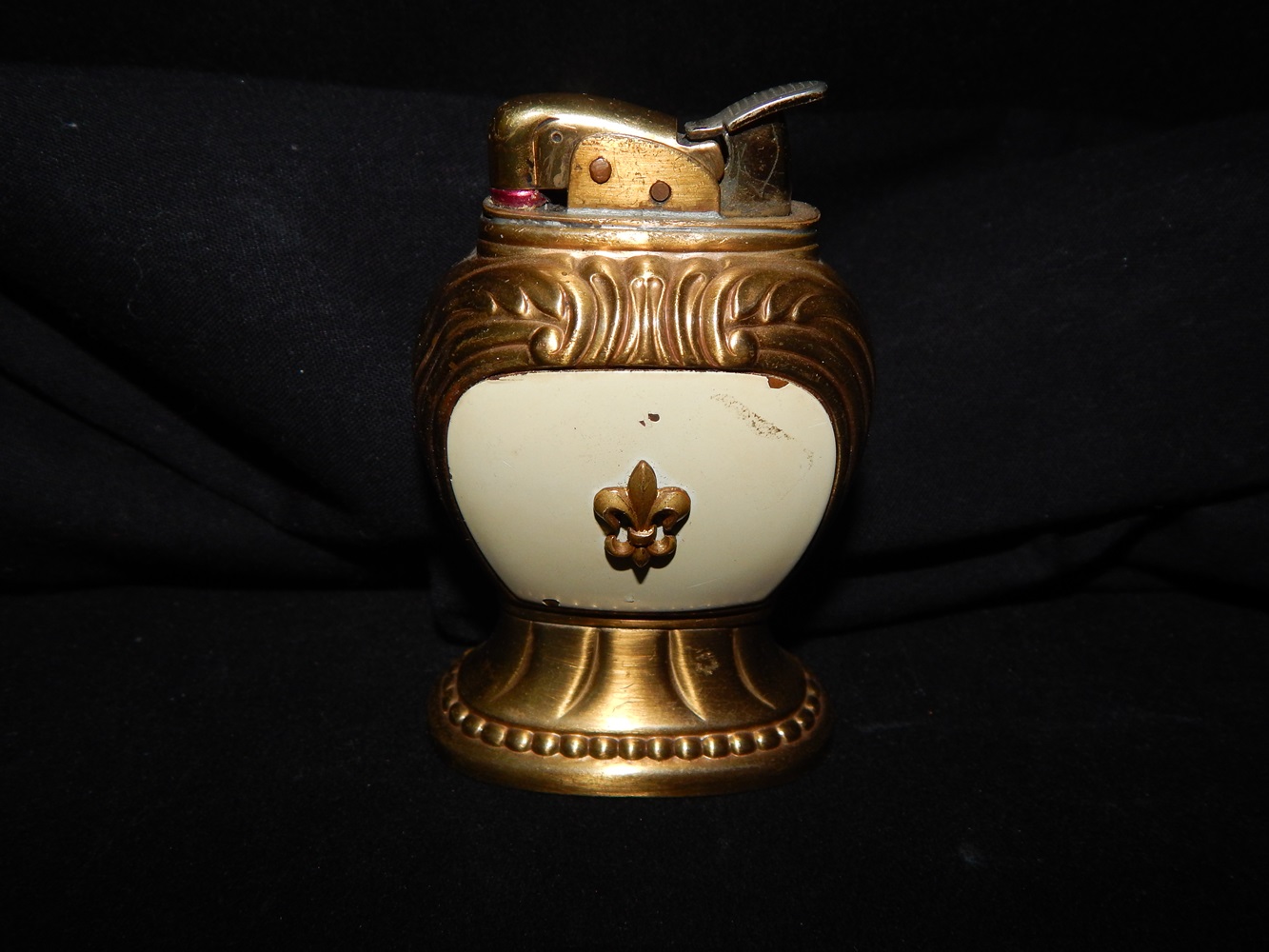 Evans Cigarette Lighter and Ash Receiver