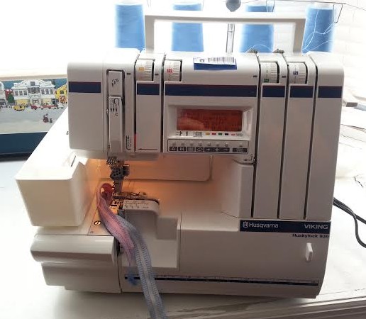 Husqvarna Viking Huskylock Model 936 Serger