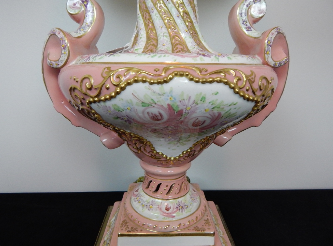 Vintage Capodimonte Style Lamp