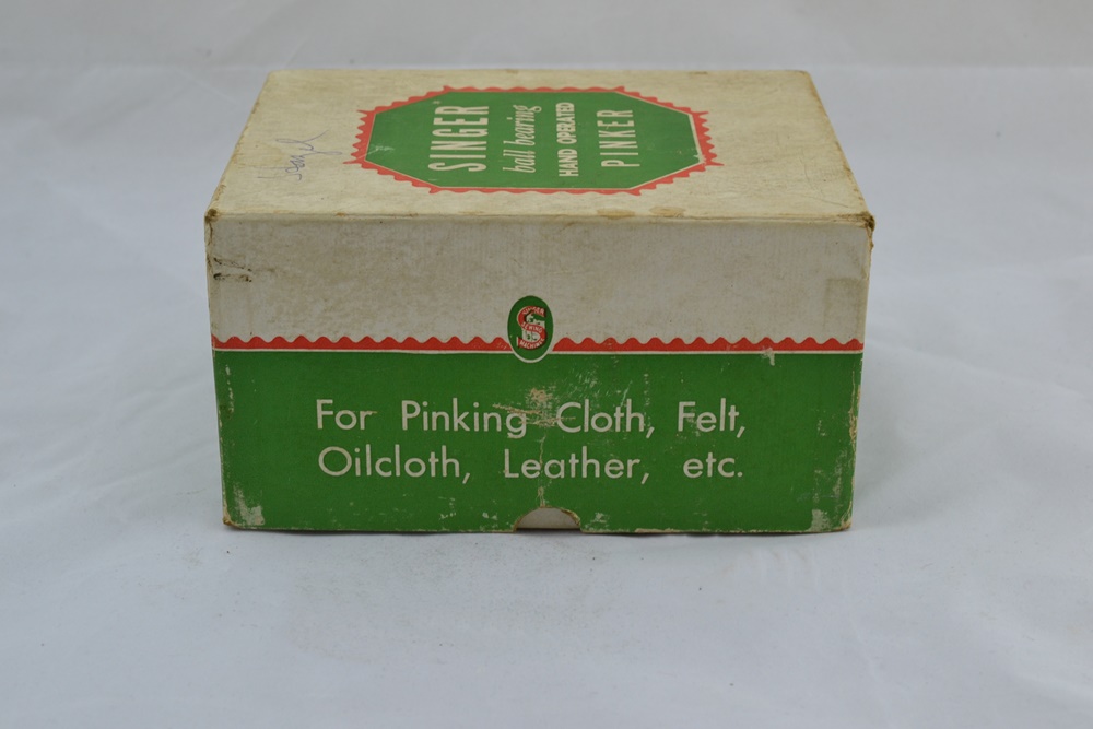 1930s Singer Hand-Operated Pinking Machine