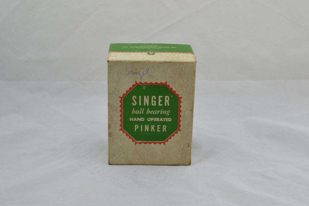 1930s Singer Hand-Operated Pinking Machine