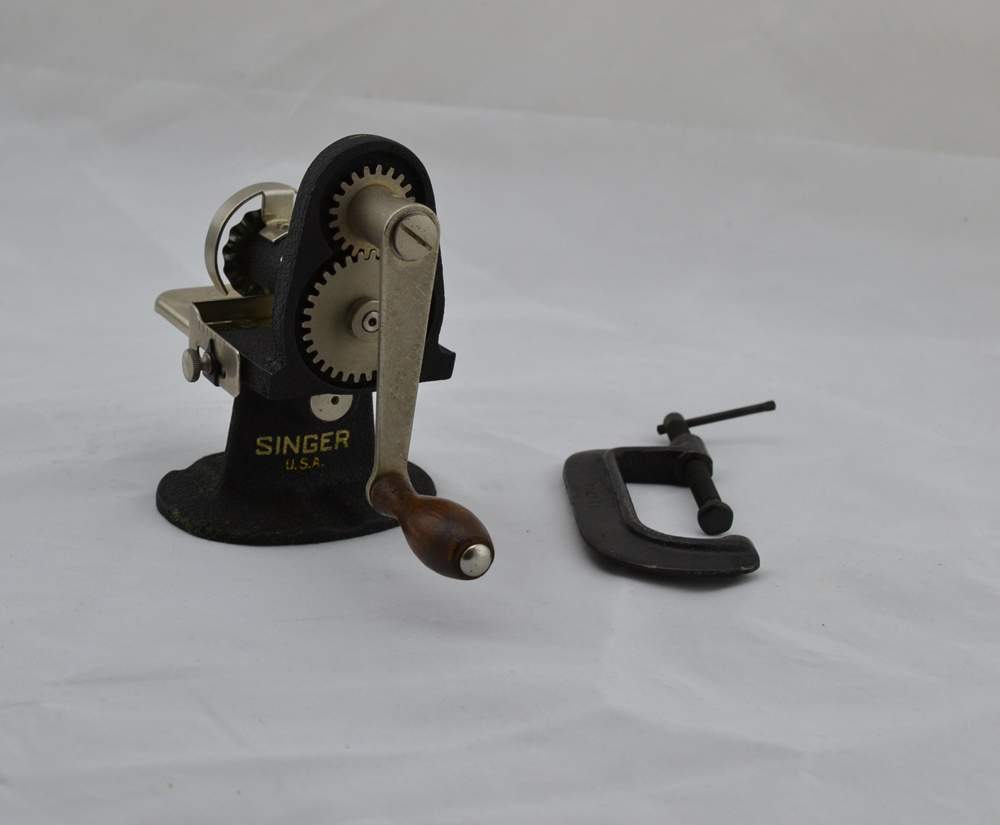 1930s Singer Hand-Operated Pinking Machine