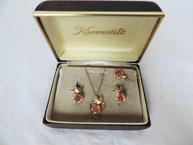 Krementz Necklace Set