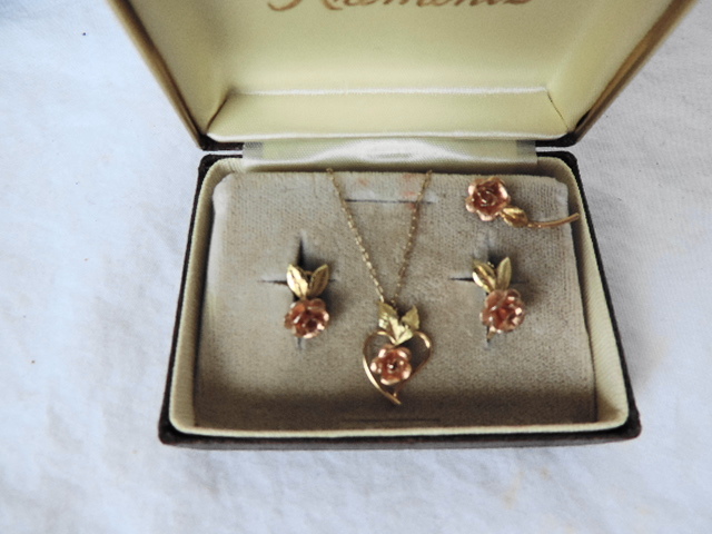 Krementz Necklace Set