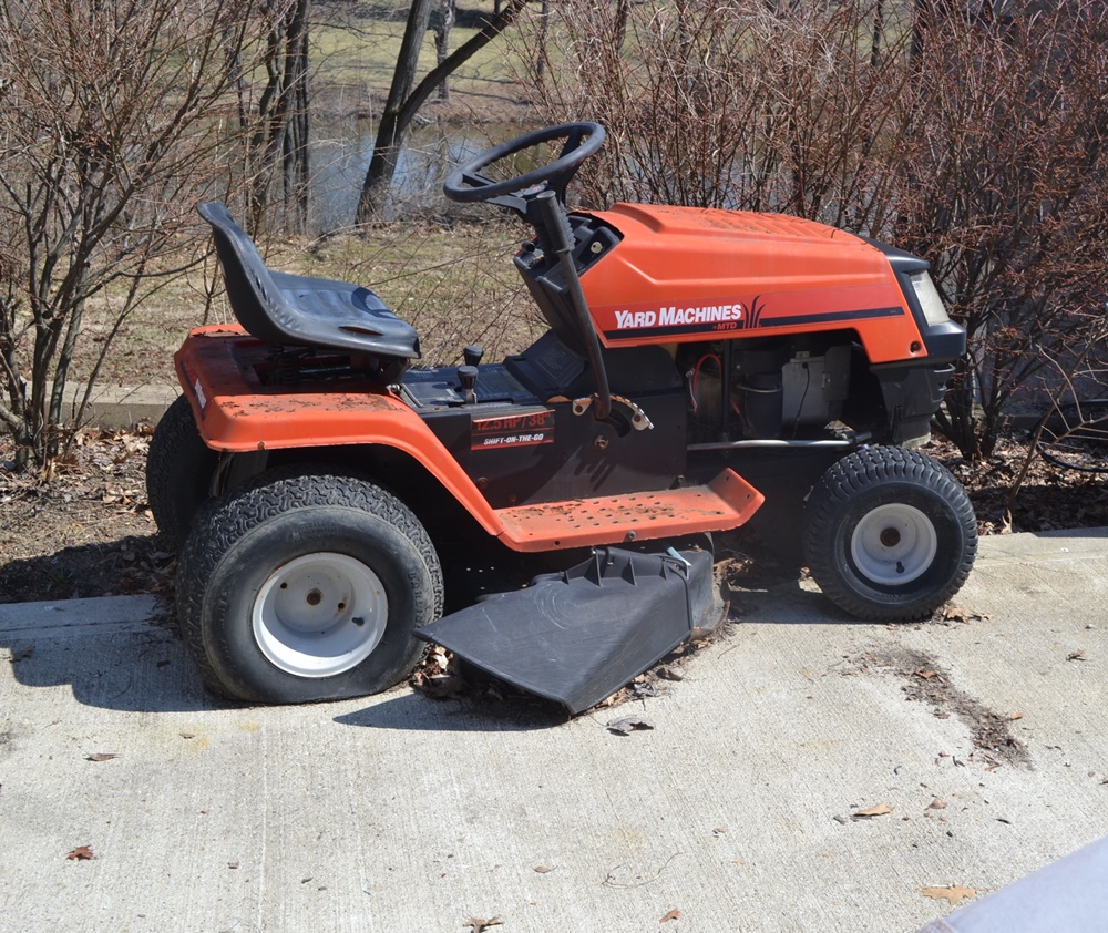 1998 Yard Machines by MTD Lawn Tractor