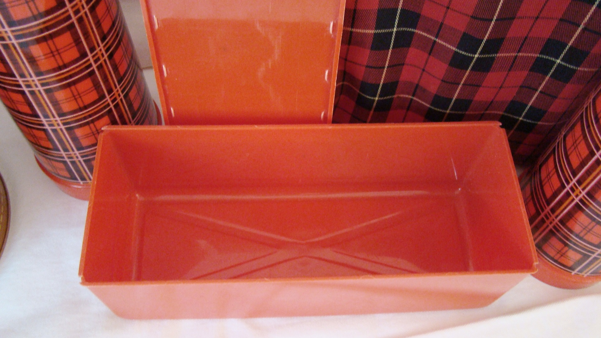 Retro Ala-Diner Outing Kit and Red Plaid Hamilton Cooler