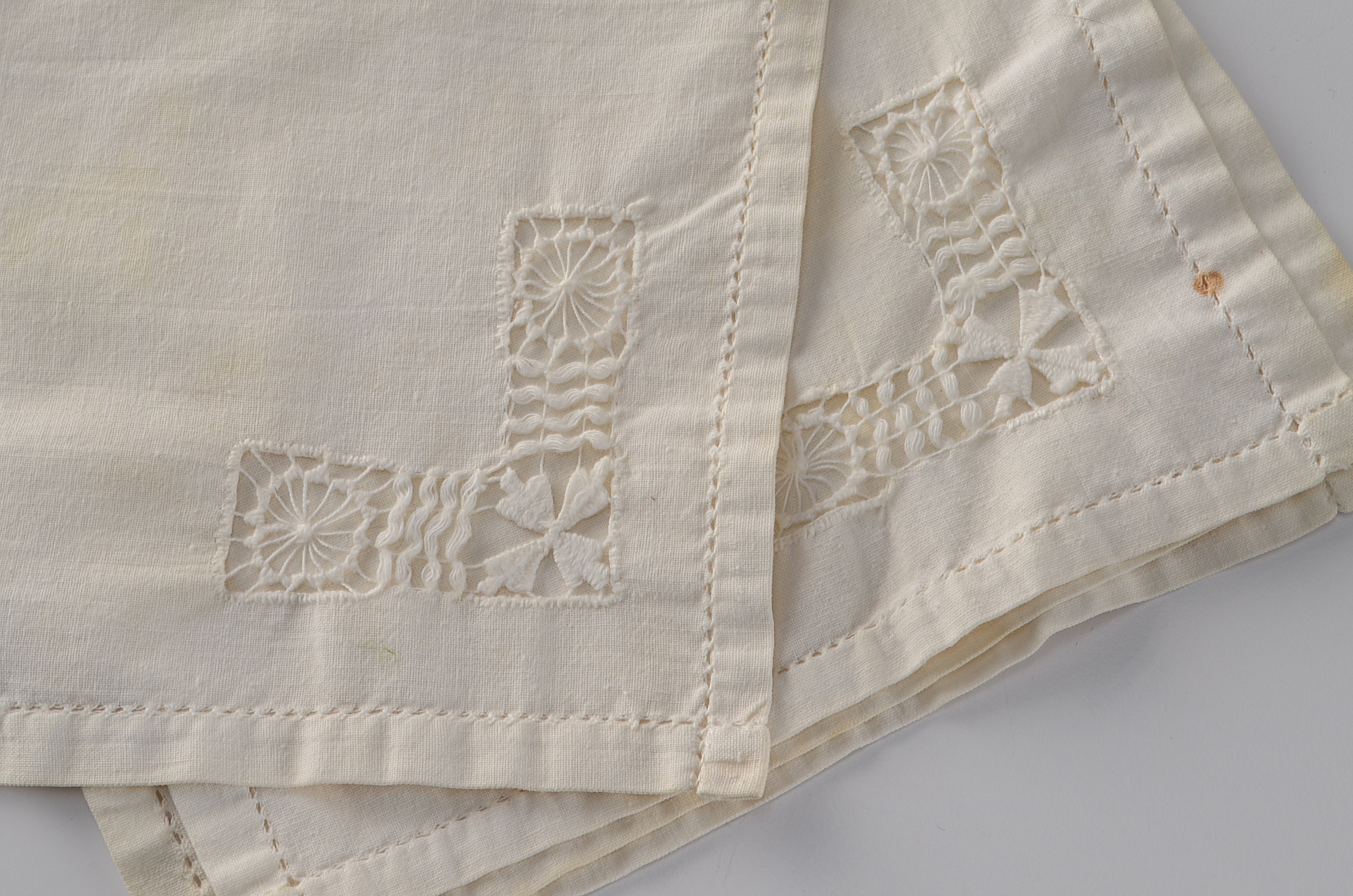 Selection of Table Linens Includes Vintage Pieces