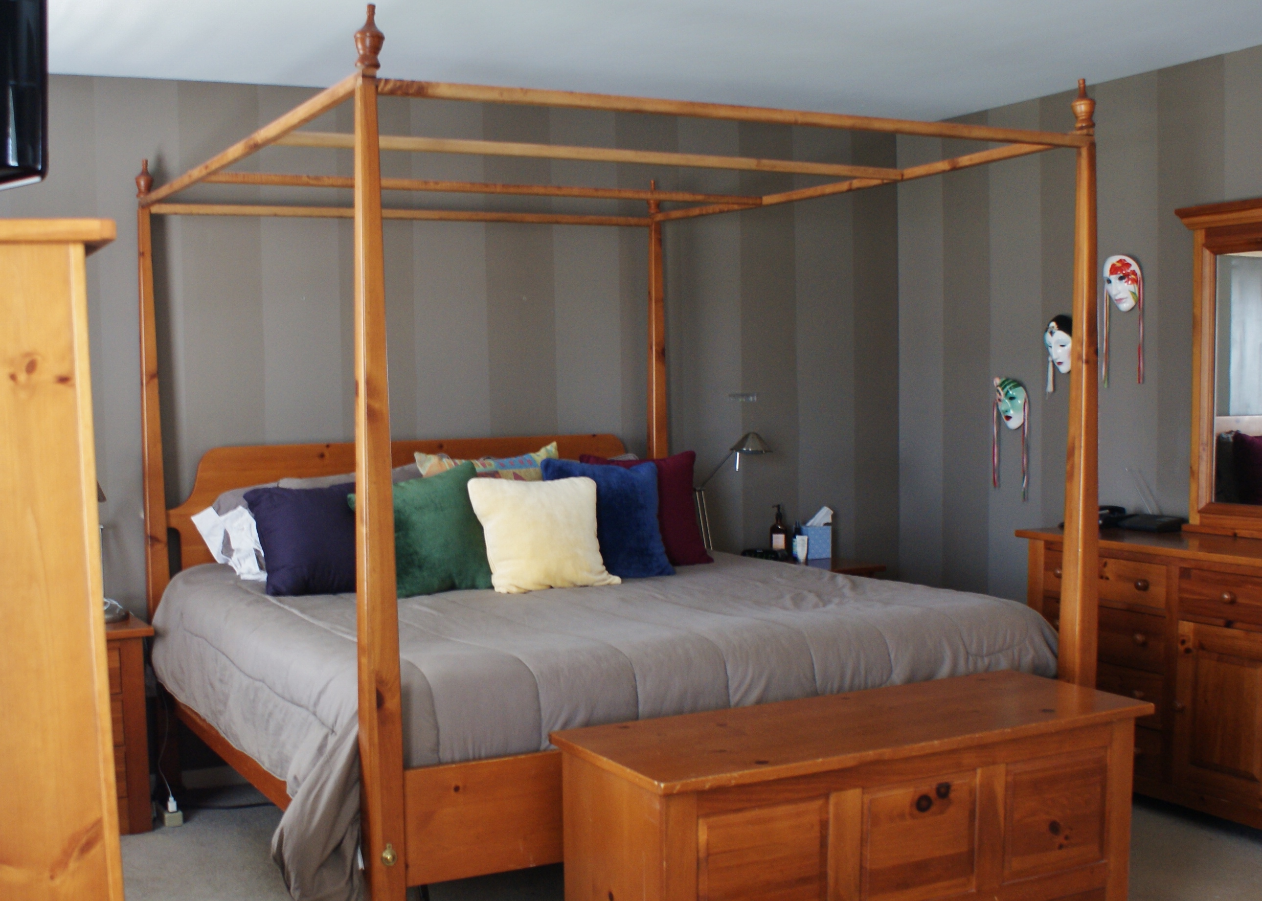 Broyhill Solid Pine King Size Canopy Bed