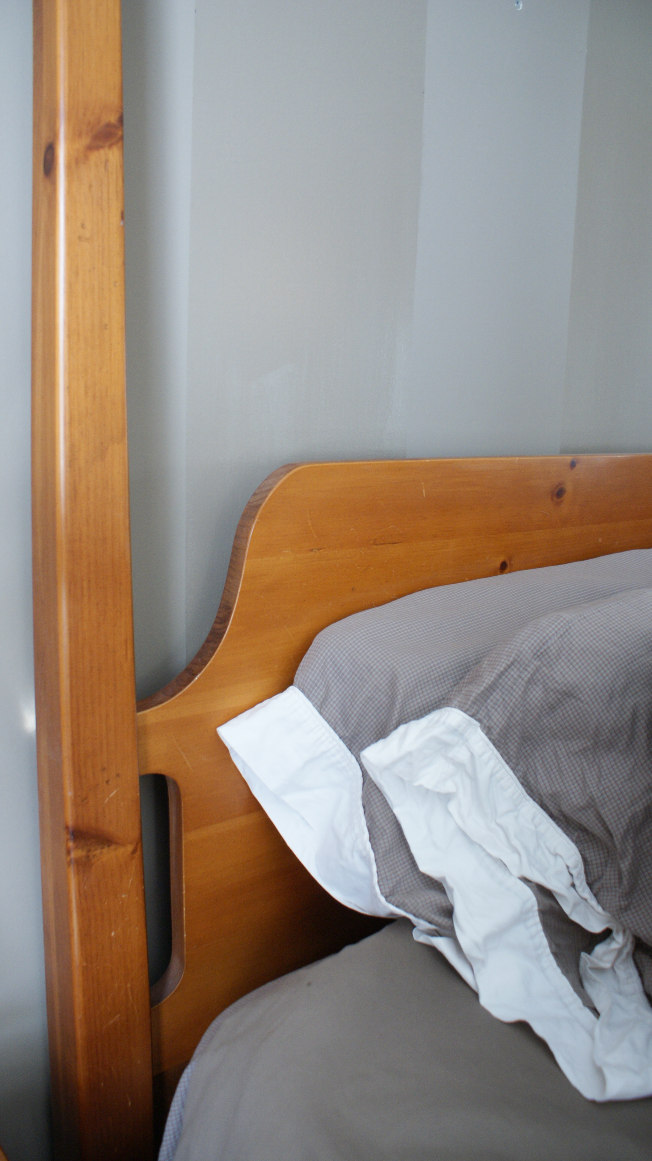 Broyhill Solid Pine King Size Canopy Bed