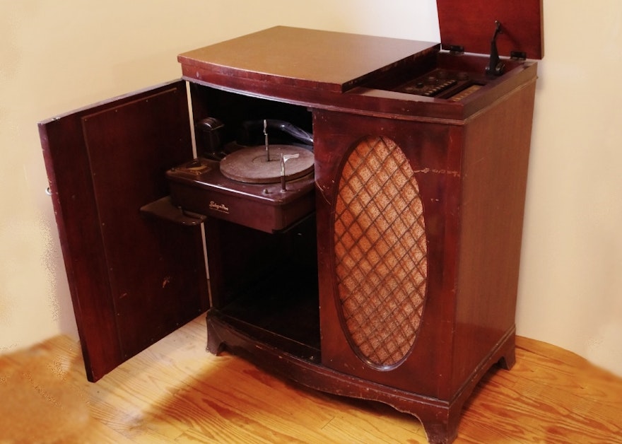 Bendix Aviation Corporation Console Radio Phonograph Circa 1948