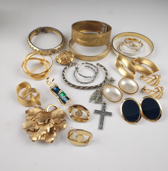 Assortment of Gold and Silver Tone Costume Jewlery