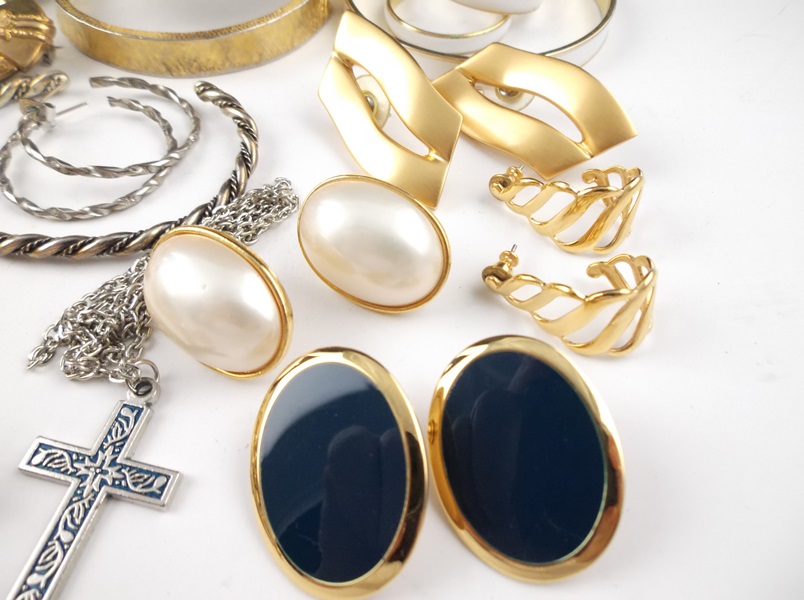 Assortment of Gold and Silver Tone Costume Jewlery