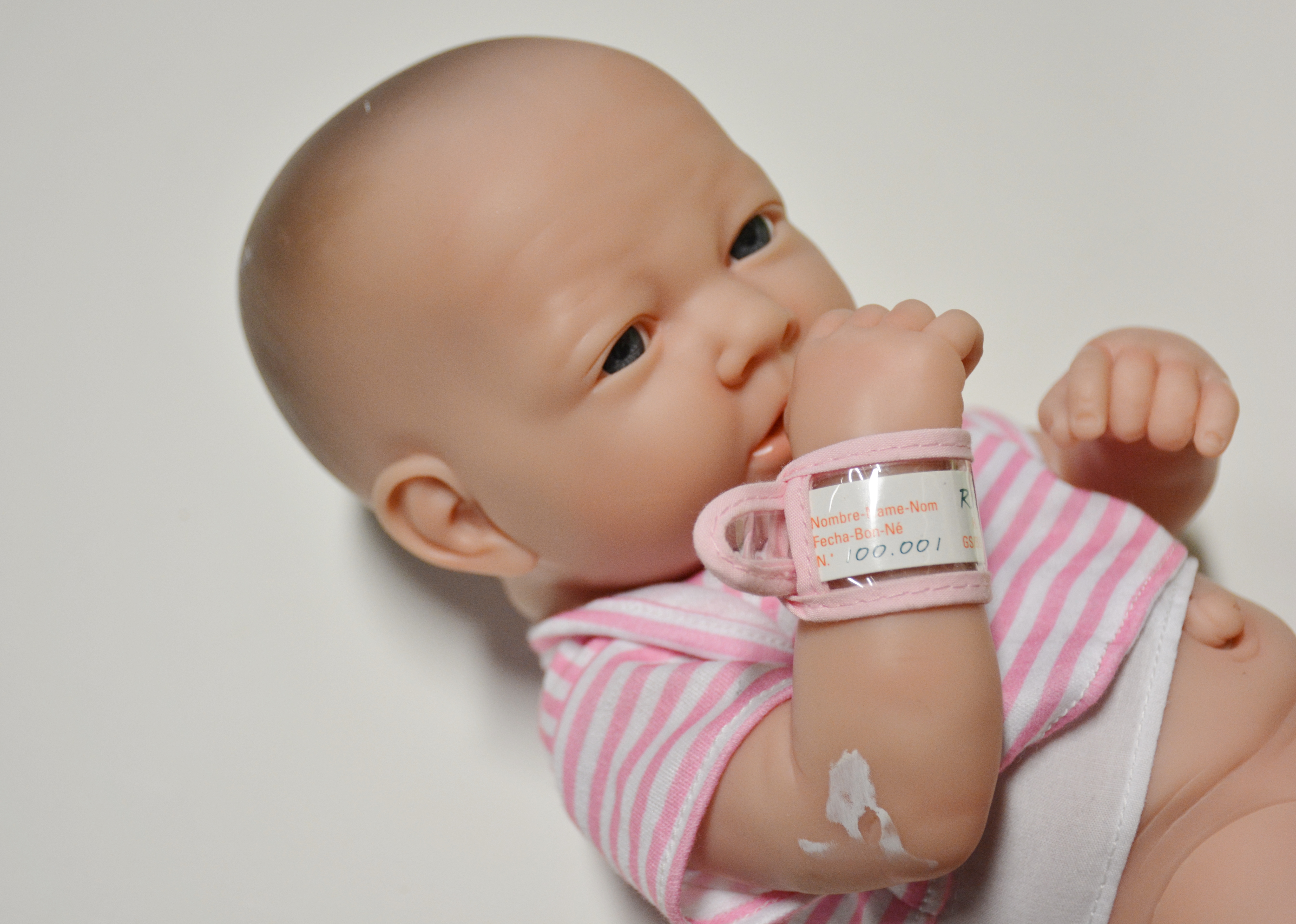 Toy Lot Includes Uno, Polly Pocket and More