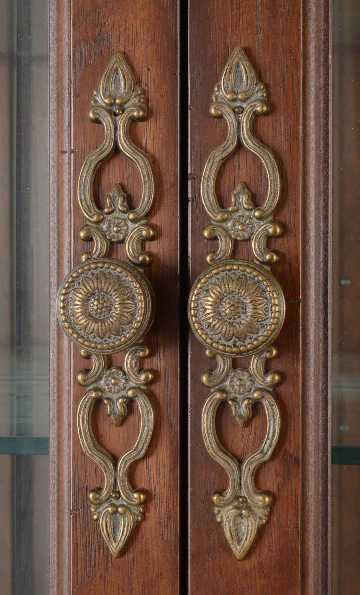 Bernhardt Furniture China Cabinet and Hutch