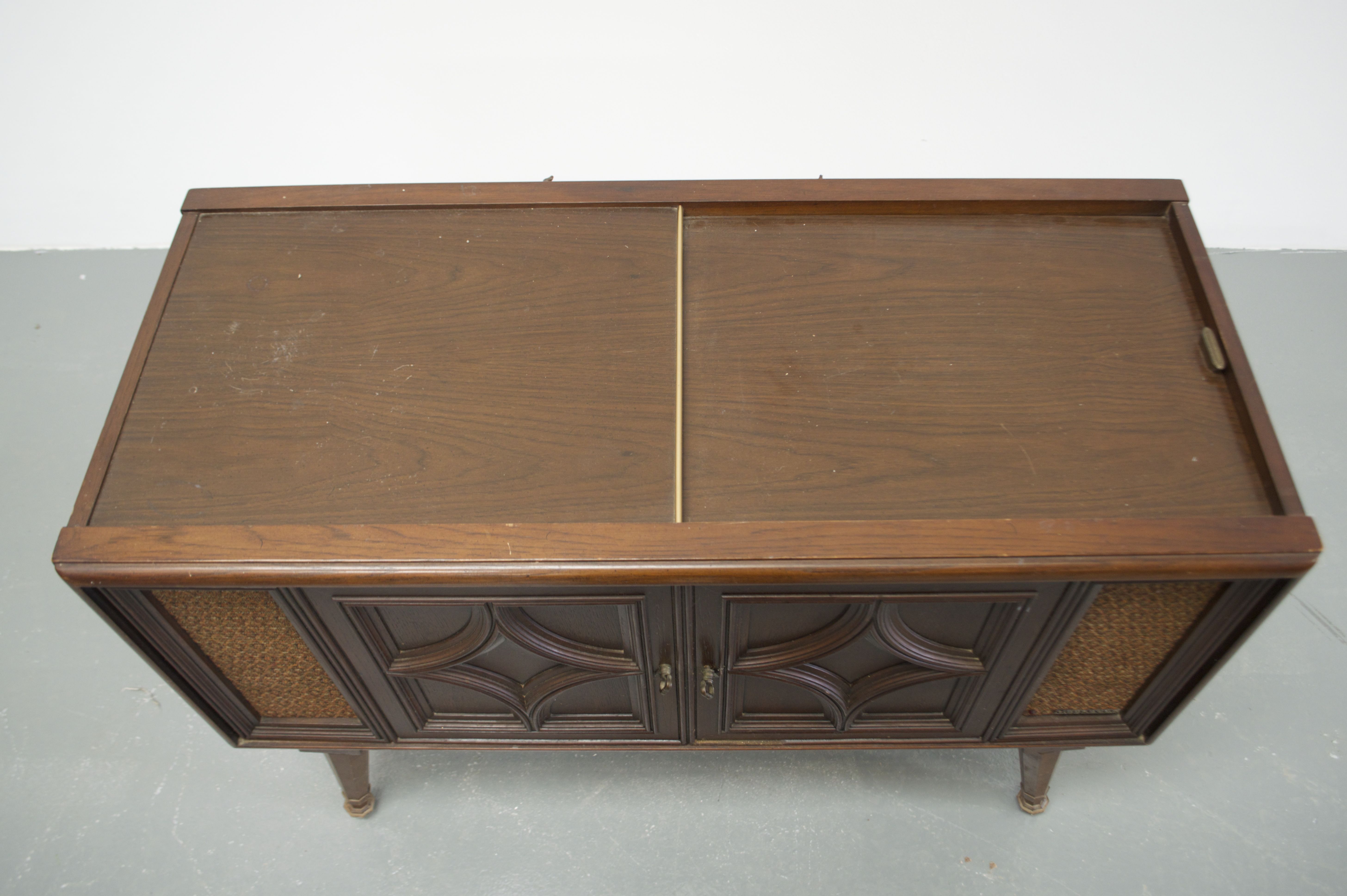 Vintage Magnavox Record Table