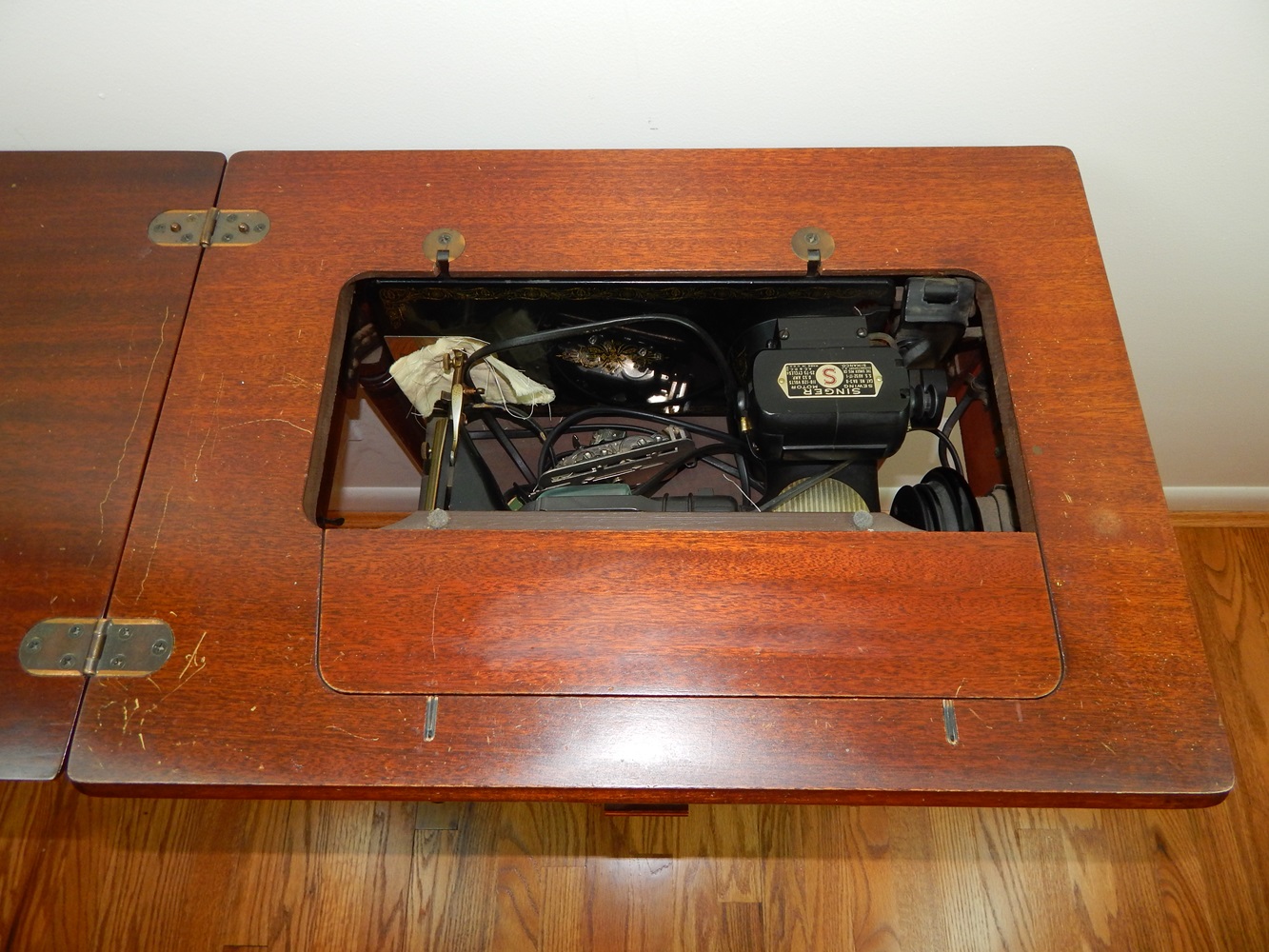 Singer Sewing Machine 