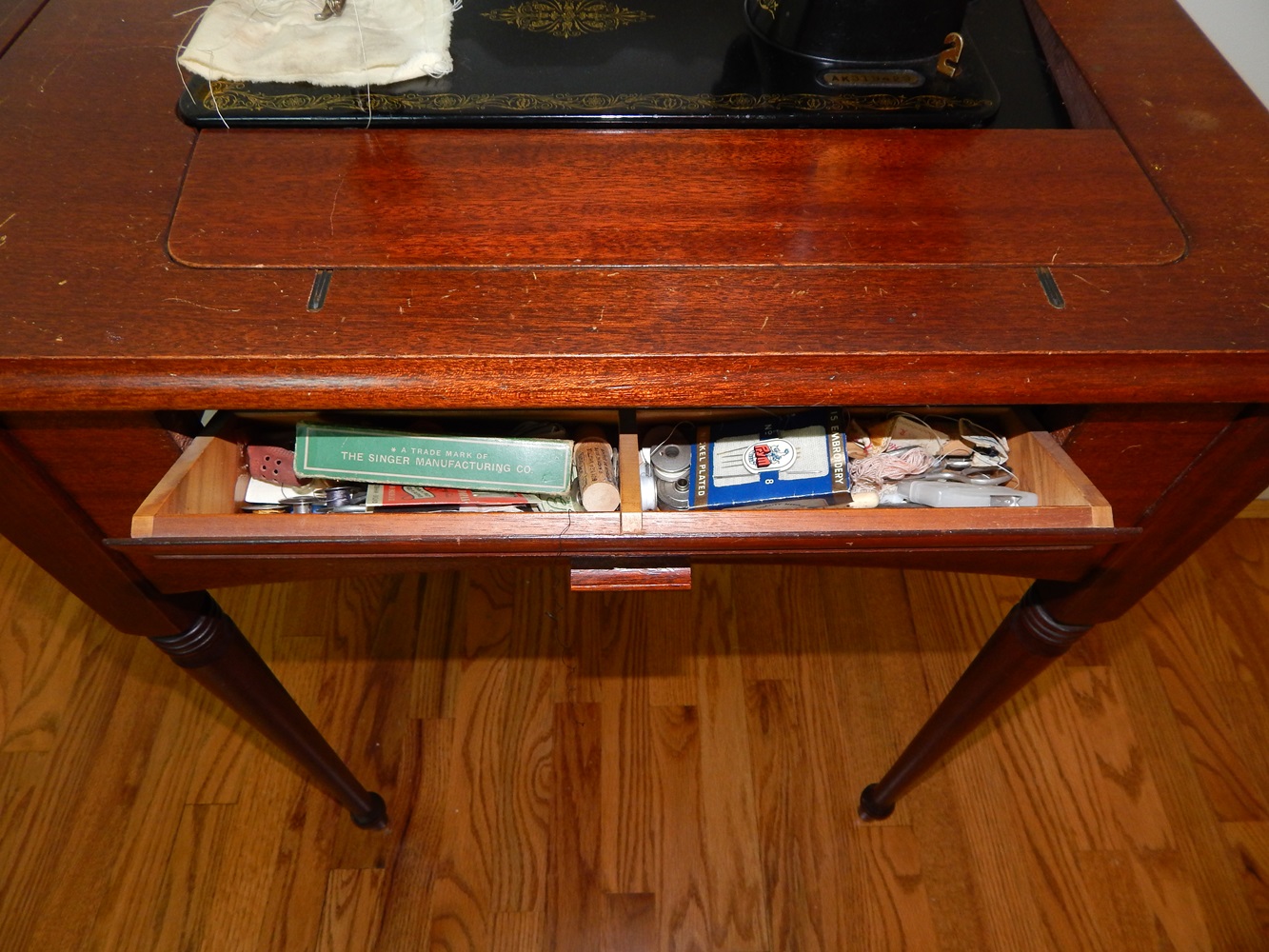 Singer Sewing Machine 