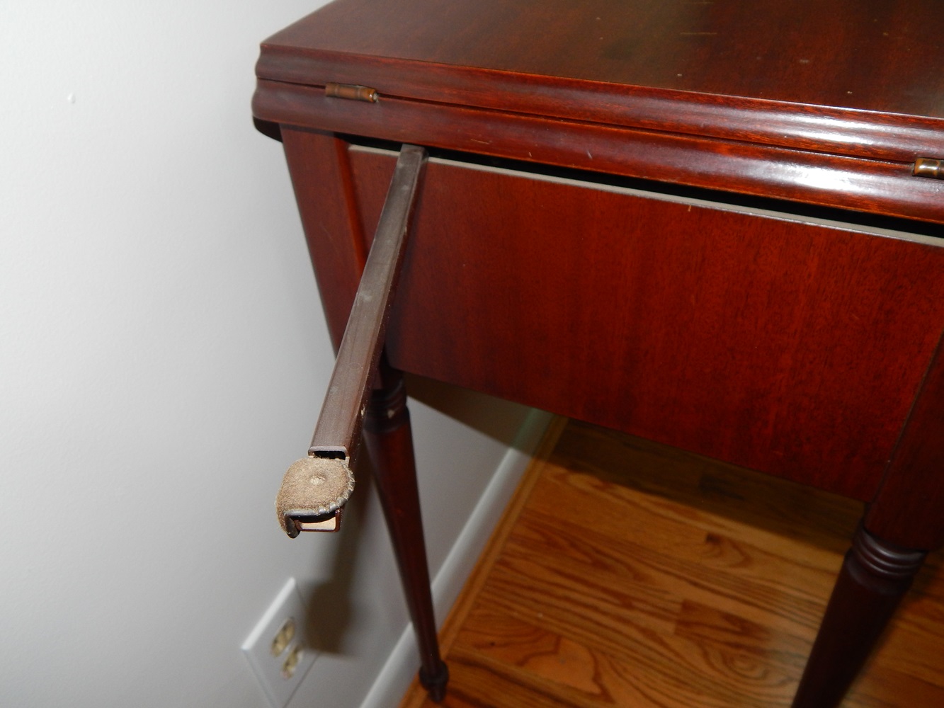 Singer Sewing Machine 