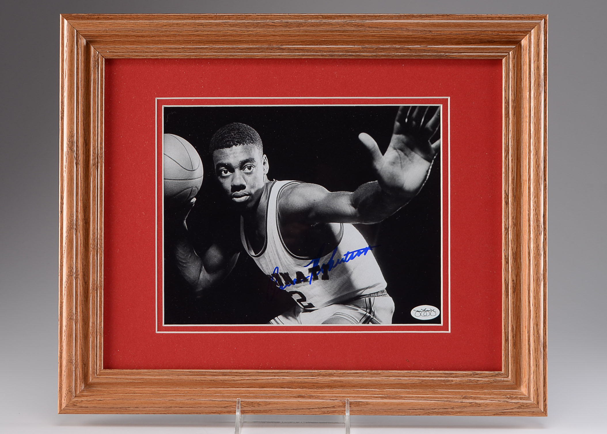 Oscar Robinson Signed Photo