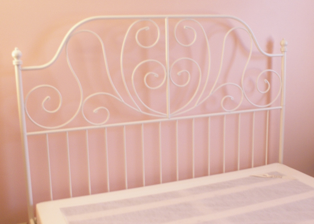 White Metal Queen Bed